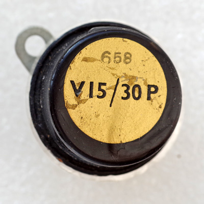V15/30P transistor